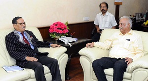 The Governor of Arunachal Pradesh Shri JP Rajkhowa met the Union Minister for Civil Aviation Shri P. Ashok Gajapathi Raju at Rajiv Gandhi Bhavan at the Safdarjung Airport in New Delhi on 15th March 2016